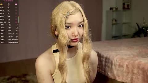 Snapshot of linhmew chatting on May 8, 9:09 pm Linh - online show from May 8, 9:09 pm