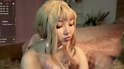 Snapshot of linhmew chatting on May 12, 9:12 pm Linh - online show from May 12, 9:12 pm