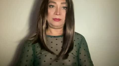 linkingqueens69 online show from June 18, 6:13 am