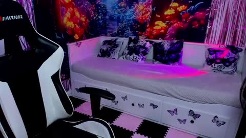 Tina online show from May 24, 6:35 pm