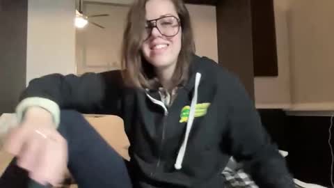 Snapshot of linusloves chatting on February 15, 9:55 pm linusloves online show from February 15, 9:55 pm