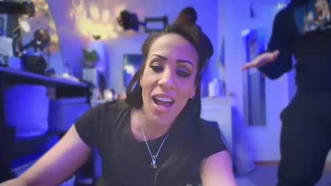 linuxgirlsudosu online show from February 4, 5:10 am