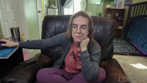 Snapshot of linzy19 chatting on December 10, 5:33 pm Linzy19 online show from December 10, 5:33 pm