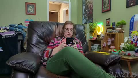 Snapshot of linzy19 chatting on January 23, 11:05 pm Linzy19 online show from January 23, 11:05 pm