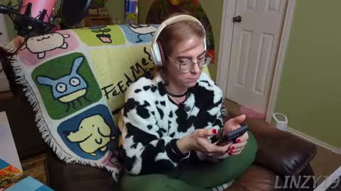 Snapshot of linzy19 chatting on February 22, 3:23 am Linzy19 online show from February 22, 3:23 am