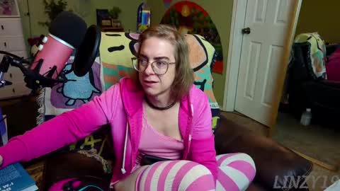 Snapshot of linzy19 chatting on March 3, 3:30 am Linzy19 online show from March 3, 3:30 am