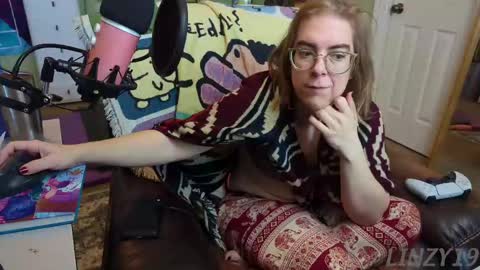 Snapshot of linzy19 chatting on March 11, 5:02 pm Linzy19 online show from March 11, 5:02 pm