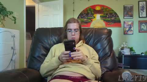 Snapshot of linzy19 chatting on September 12, 3:01 pm Linzy19 online show from September 12, 3:01 pm