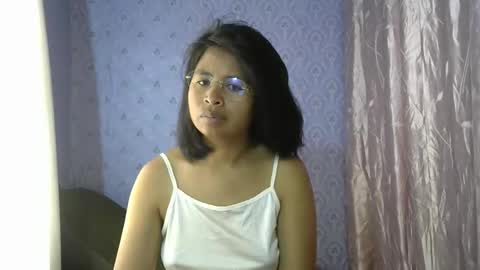 Snapshot of liora_selene chatting on December 5, 5:05 am liora online show from December 5, 5:05 am