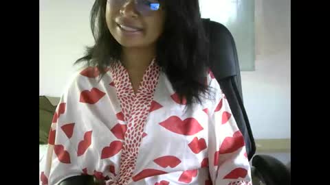 Snapshot of liora_selene chatting on April 19, 3:28 am liora online show from April 19, 3:28 am