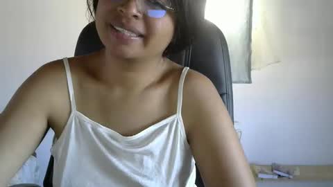 Snapshot of liora_selene chatting on April 29, 4:27 am liora online show from April 29, 4:27 am