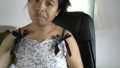 Snapshot of liora_selene chatting on May 10, 4:28 am liora online show from May 10, 4:28 am