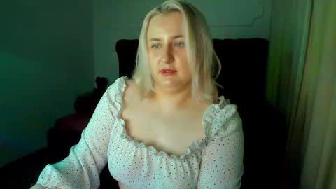 Snapshot of lioraardyn chatting on April 2, 5:27 am LioraArdyn online show from April 2, 5:27 am