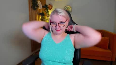Snapshot of lioraardyn chatting on April 3, 5:16 am LioraArdyn online show from April 3, 5:16 am