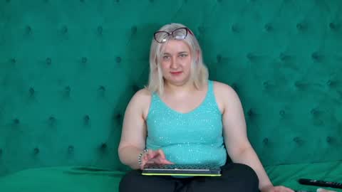 Snapshot of lioraardyn chatting on April 9, 7:25 am LioraArdyn online show from April 9, 7:25 am