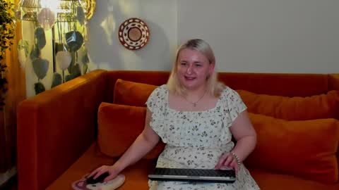 Snapshot of lioraardyn chatting on April 10, 6:29 am LioraArdyn online show from April 10, 6:29 am