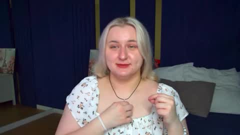 Snapshot of lioraardyn chatting on April 13, 5:24 am LioraArdyn online show from April 13, 5:24 am