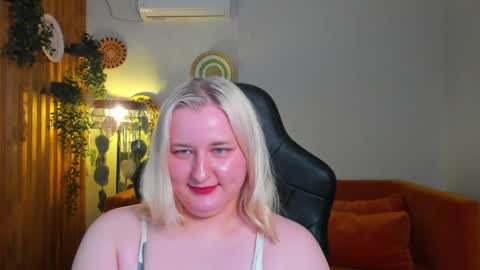 Snapshot of lioraardyn chatting on April 15, 5:58 am LioraArdyn online show from April 15, 5:58 am