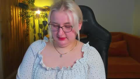 Snapshot of lioraardyn chatting on April 22, 5:32 am LioraArdyn online show from April 22, 5:32 am