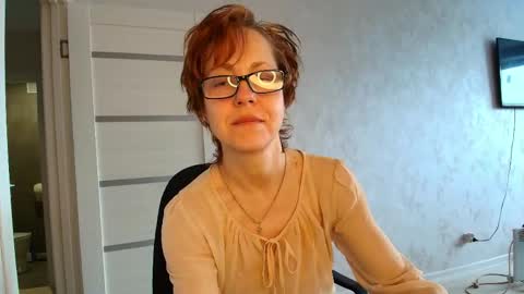 Snapshot of lioraweiss chatting on May 1, 1:05 pm Liora Weiss online show from May 1, 1:05 pm