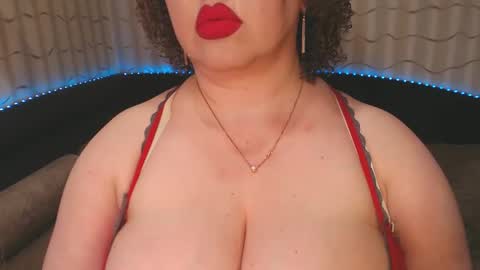 Snapshot of lipsaddiction chatting on December 13, 11:06 pm LIpsAddiction online show from December 13, 11:06 pm