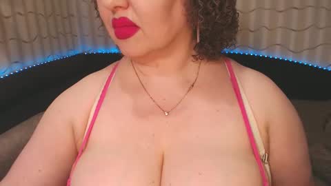 Snapshot of lipsaddiction chatting on December 17, 10:43 pm LIpsAddiction online show from December 17, 10:43 pm