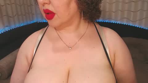 Snapshot of lipsaddiction chatting on December 20, 2:27 pm LIpsAddiction online show from December 20, 2:27 pm