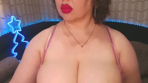 Snapshot of lipsaddiction chatting on December 26, 2:37 pm LIpsAddiction online show from December 26, 2:37 pm