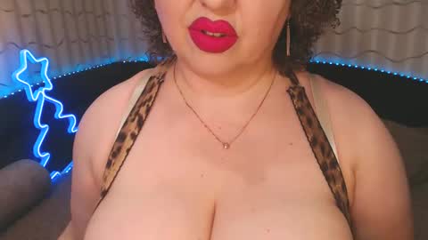 Snapshot of lipsaddiction chatting on December 27, 2:22 pm LIpsAddiction online show from December 27, 2:22 pm