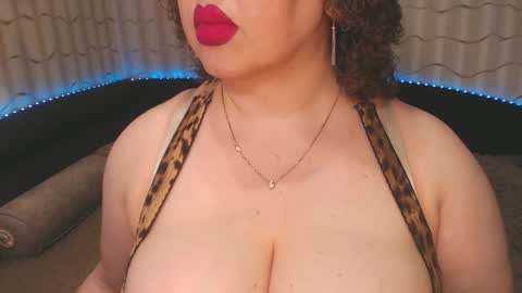 Snapshot of lipsaddiction chatting on January 16, 12:53 pm LIpsAddiction online show from January 16, 12:53 pm