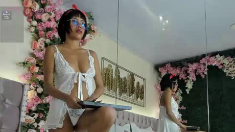 Snapshot of lis_vega_ chatting on June 24, 7:35 pm lis_vega_ online show from June 24, 7:35 pm