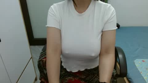 lisa_1011 online show from July 12, 11:51 pm