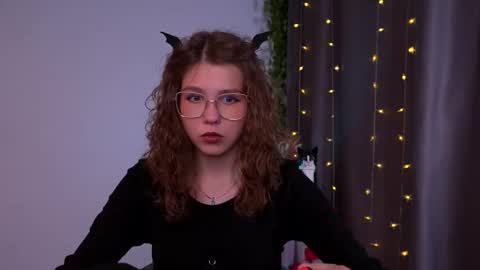 Snapshot of lisa_roses chatting on November 1, 10:45 pm Lisa online show from November 1, 10:45 pm