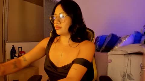 Lisa Thompson online show from November 16, 12:16 am