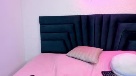 Snapshot of lisa_white_ chatting on February 4, 12:19 am lisa white online show from February 4, 12:19 am