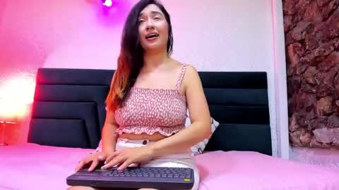 lisa white  online show from March 21, 5:23 am