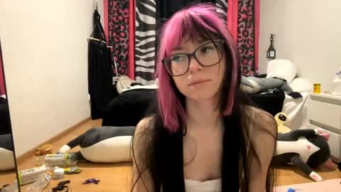 Aileen online show from May 25, 6:25 pm
