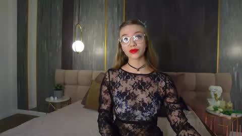 Snapshot of lisafalse chatting on February 3, 6:11 am Lisa online show from February 3, 6:11 am