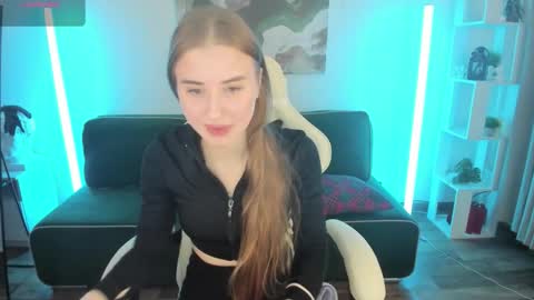 Snapshot of lisahille chatting on February 14, 3:36 am Lisa online show from February 14, 3:36 am