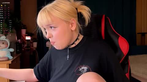 -Lisa- Help me to reach 100 thumbs up3 online show from October 9, 2:48 pm