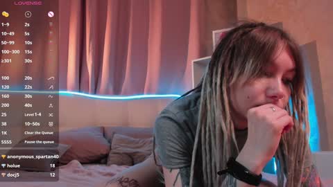 Hello our names are Kate and Alice this is our first day here. online show from January 30, 6:24 am