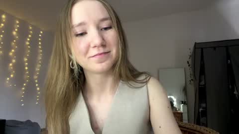 Snapshot of lisasmall chatting on June 11, 6:17 pm lisasmall online show from June 11, 6:17 pm