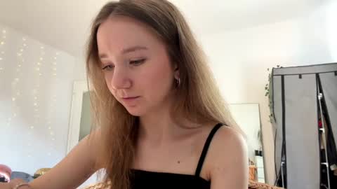 Snapshot of lisasmall chatting on June 14, 4:09 pm lisasmall online show from June 14, 4:09 pm