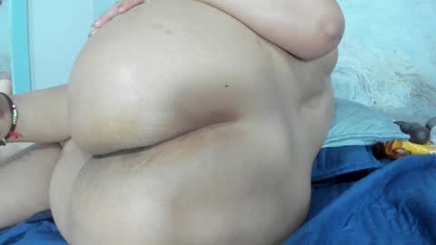 Snapshot of lissa_harris_ chatting on December 31, 9:10 am Lisa online show from December 31, 9:10 am