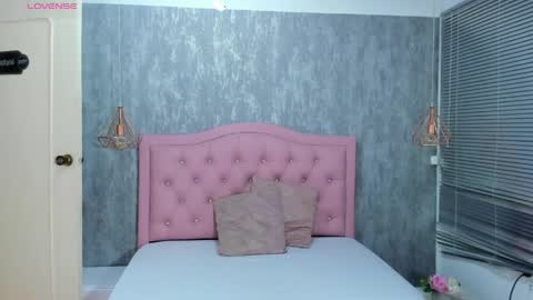 L I S S A  online show from April 2, 2:42 am