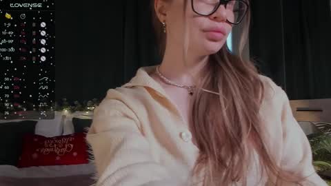 Snapshot of lissa_rose chatting on December 23, 10:10 am lissa_rose online show from December 23, 10:10 am