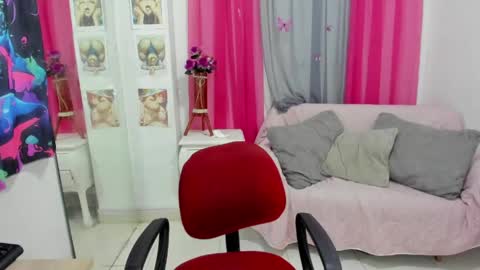Snapshot of lissavillalobos chatting on June 4, 10:05 pm lissa online show from June 4, 10:05 pm