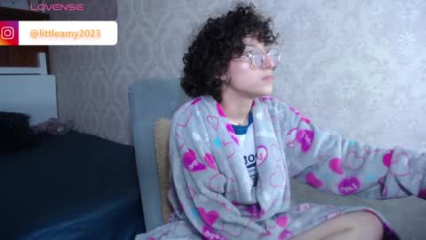 Snapshot of little__amy_ chatting on December 11, 5:10 am AMY online show from December 11, 5:10 am