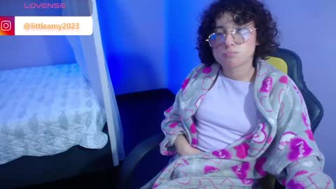 Snapshot of little__amy_ chatting on January 15, 9:45 am AMY online show from January 15, 9:45 am