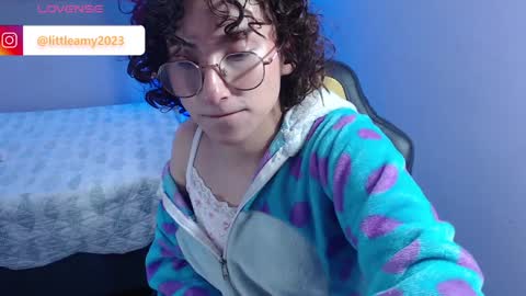 Snapshot of little__amy_ chatting on January 20, 9:11 pm AMY online show from January 20, 9:11 pm